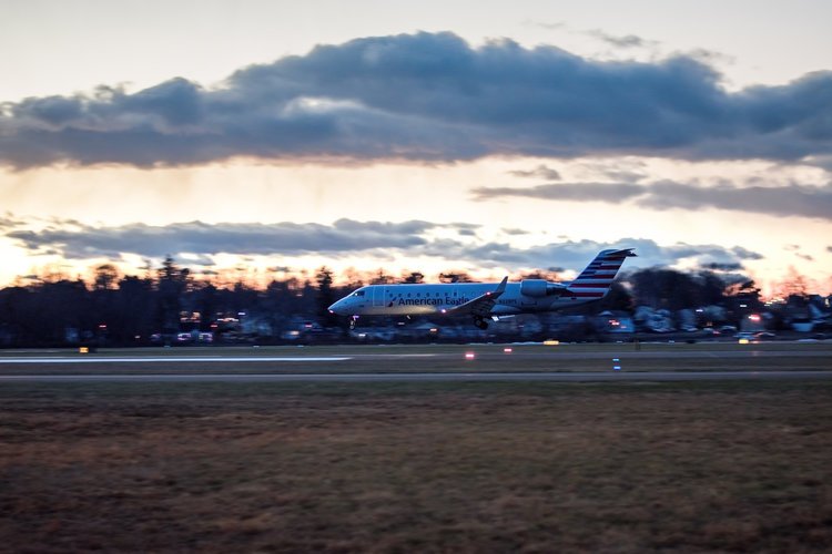CRJ landing at Christmas
